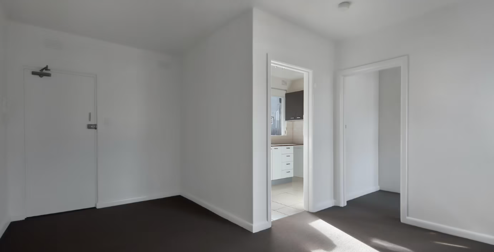 Как принять квартиру у застройщика в новостройке без отделки