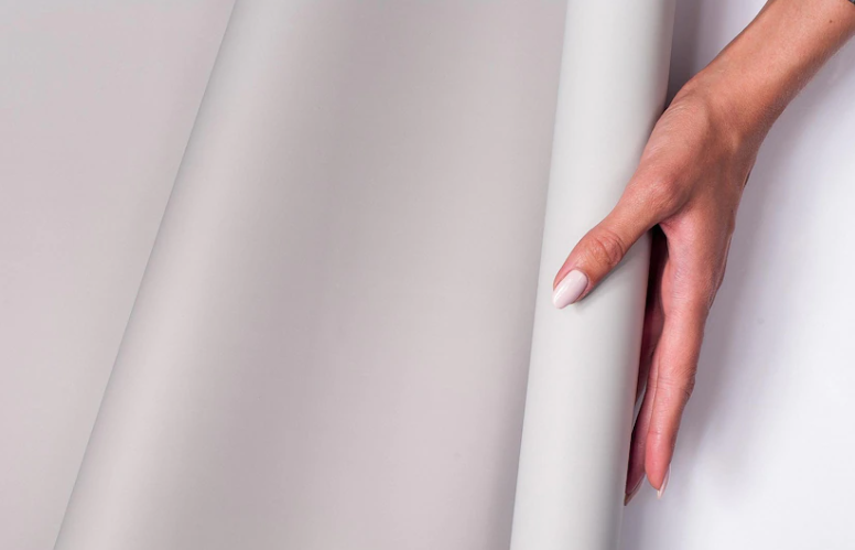 Как правильно клеить обои: подробная инструкция